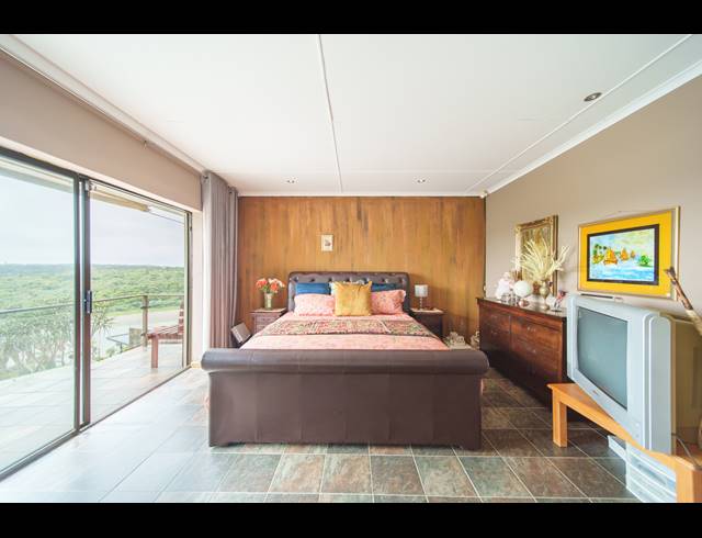 4 BEDROOM HOUSE FOR SALE IN BONZA BAY